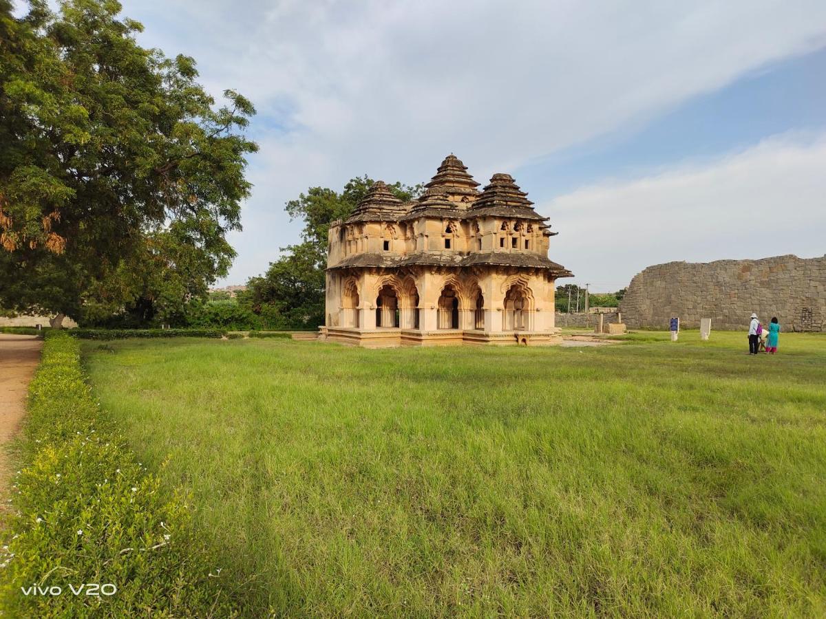 Srinivasa Homestay Hampi Exterior photo